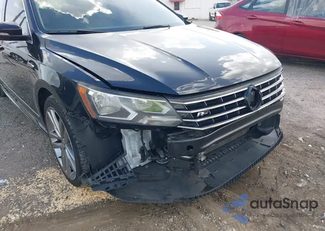 2017 Volkswagen Passat 1.8T R-Line из США, поврежденный, VIN 1VWDT7A34HC080548